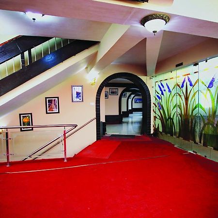 Hotel Pride Continental Srinagar  Bagian luar foto