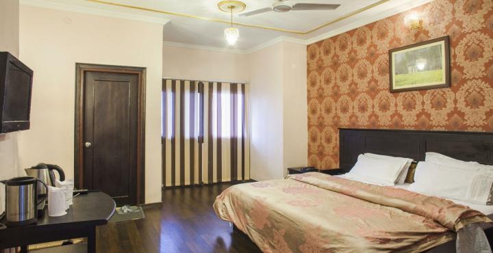 Hotel Pride Continental Srinagar  Bagian luar foto